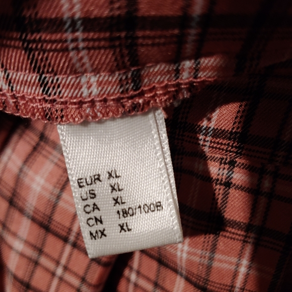 Pink and black Plaid, pleated skirt. - Picture 2 of 2